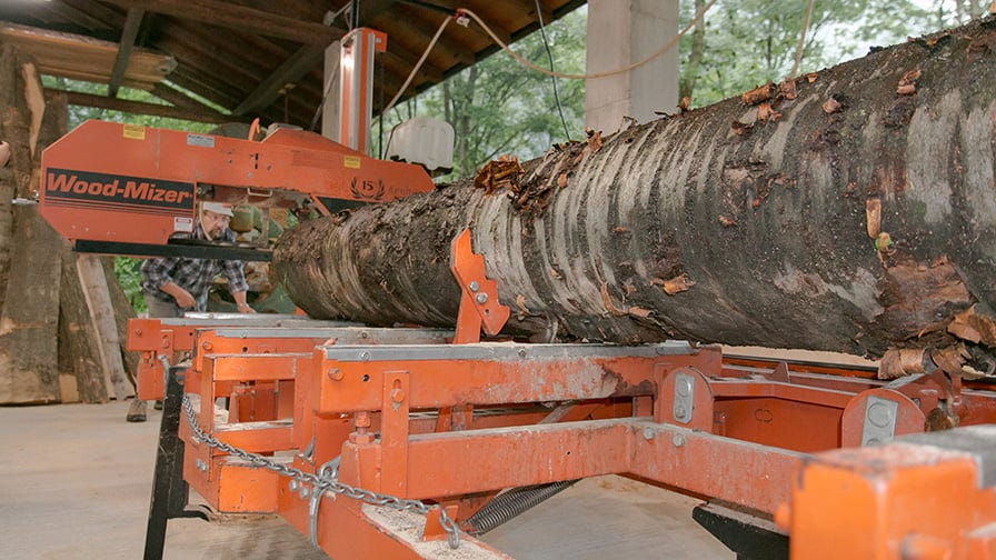 Wood-Mizer sawmill cuts logs